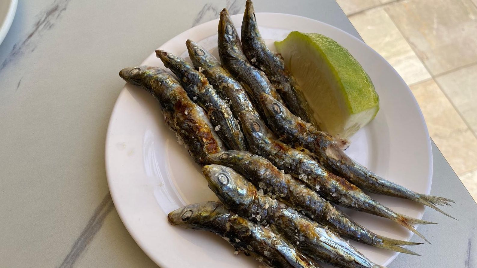 Espeto prices in Malaga vary from €2 to €8 by beach